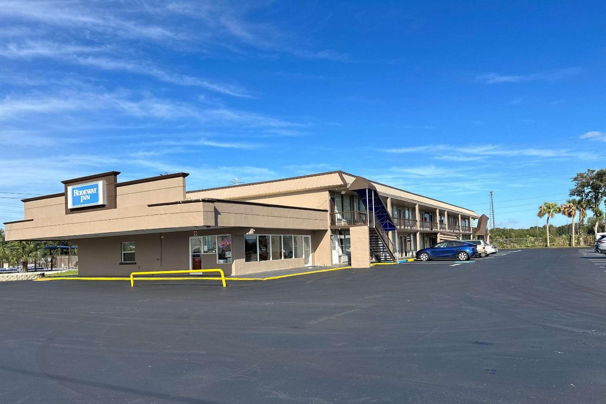 Rodeway Inn Bushnell Exterior photo